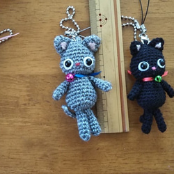 再販・編み猫ストラップ（４つのうち一つ） 3枚目の画像