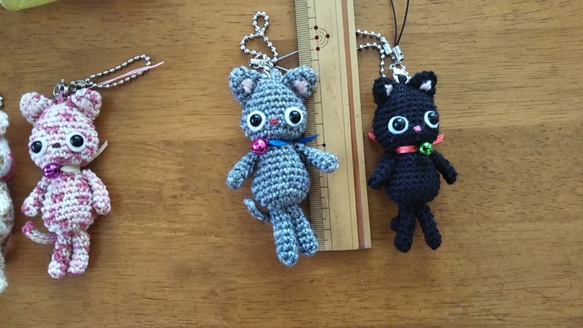 再販・編み猫ストラップ（４つのうち一つ） 3枚目の画像