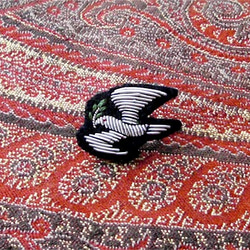 モール刺繍 平和の鳩（ピンブローチ） 1枚目の画像
