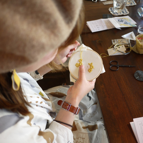 [DIY手作材料包]刺繡套件（黃色）耳環x拉刀 第8張的照片