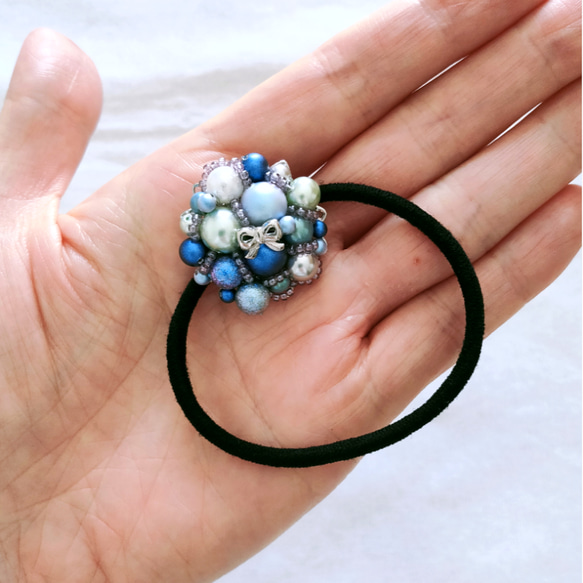 ブルー系パールのおしゃれヘアゴム　円形透かしパーツ 4枚目の画像