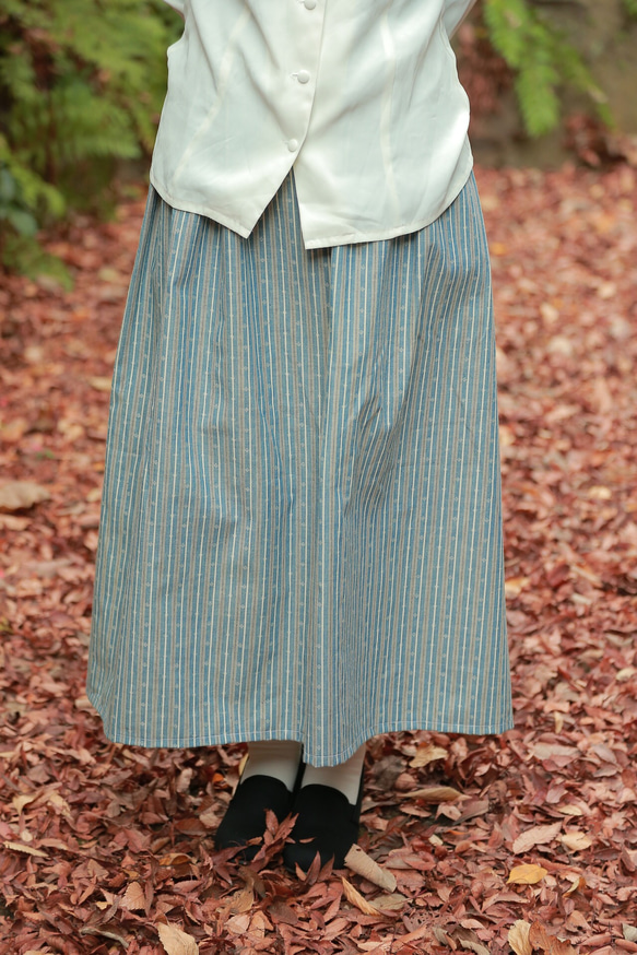 ブルーのレトロギャザースカート 2枚目の画像