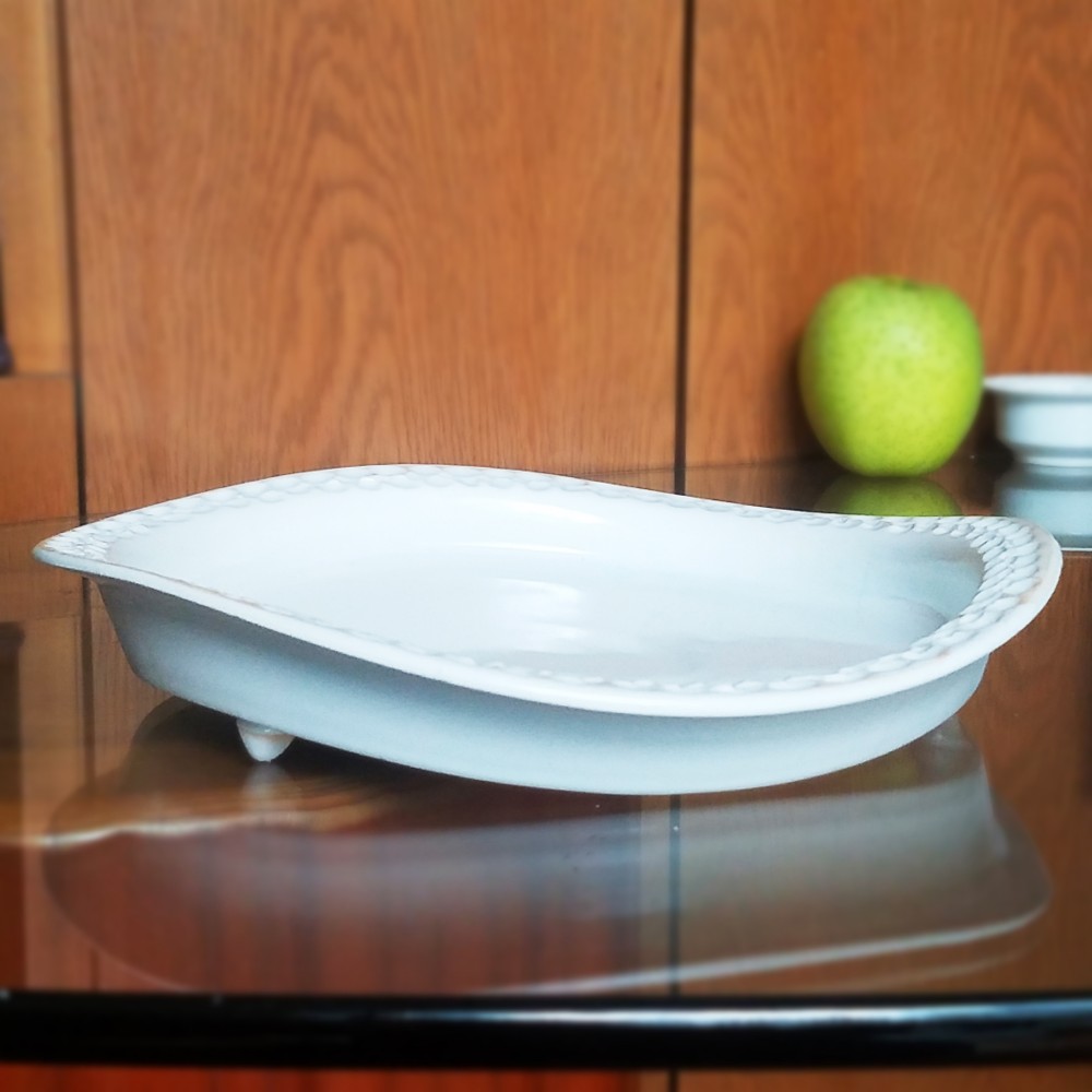 ★2,500円お値下げしました★大皿（足つき）磁器白土【うろこシリーズ】カレー皿 ざるそば フルーツ盛