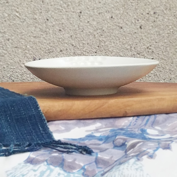 小皿（波紋）A 磁器白土【うろこシリーズ】サマーホワイト デザート皿 サラダプレート 取り皿 パン皿 3枚目の画像
