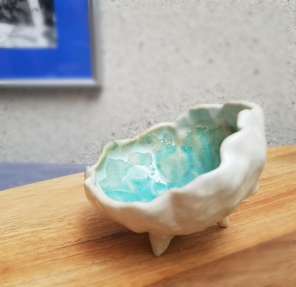 海が湧き出す三つ足の貝【陶器・小物入れ】ペルシャブルー お椀