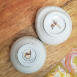 秋の福袋　小鉢2個セット涙型と丸型【弁柄（チタン失透）半磁器】地色：生成白 8枚目の画像