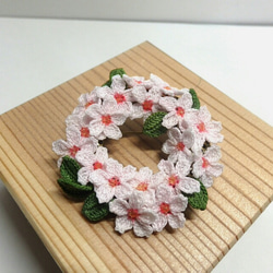 桜のリースブローチ 1枚目の画像