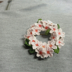 桜のリースブローチ 2枚目の画像