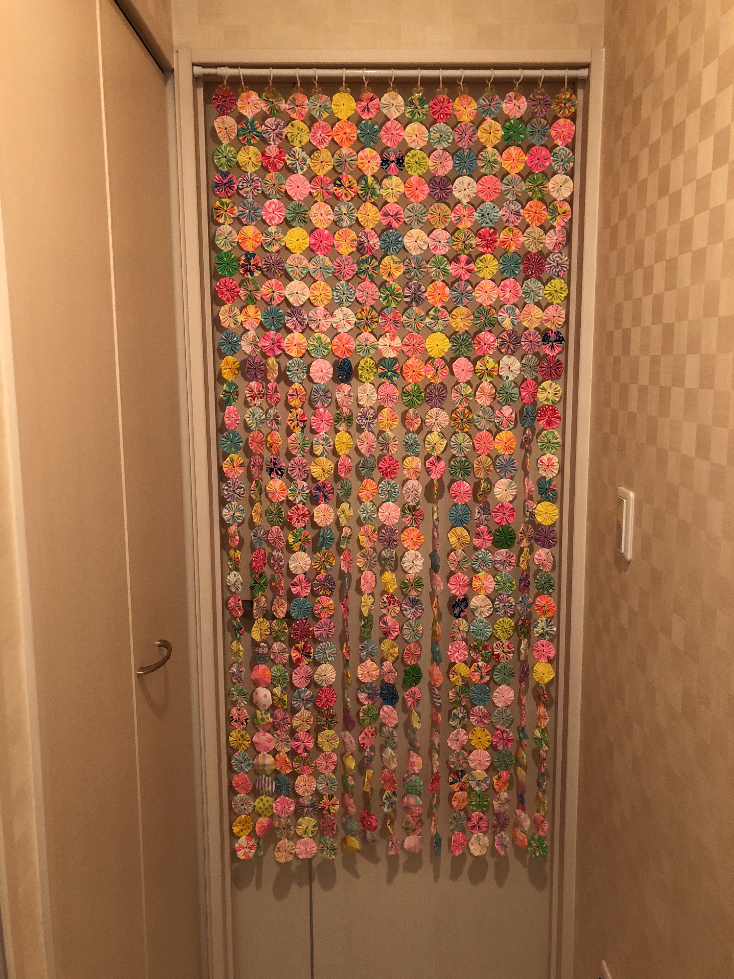 totu.rairai 受注販売　納期1〜3か月　ヨーヨーキルトカーテン