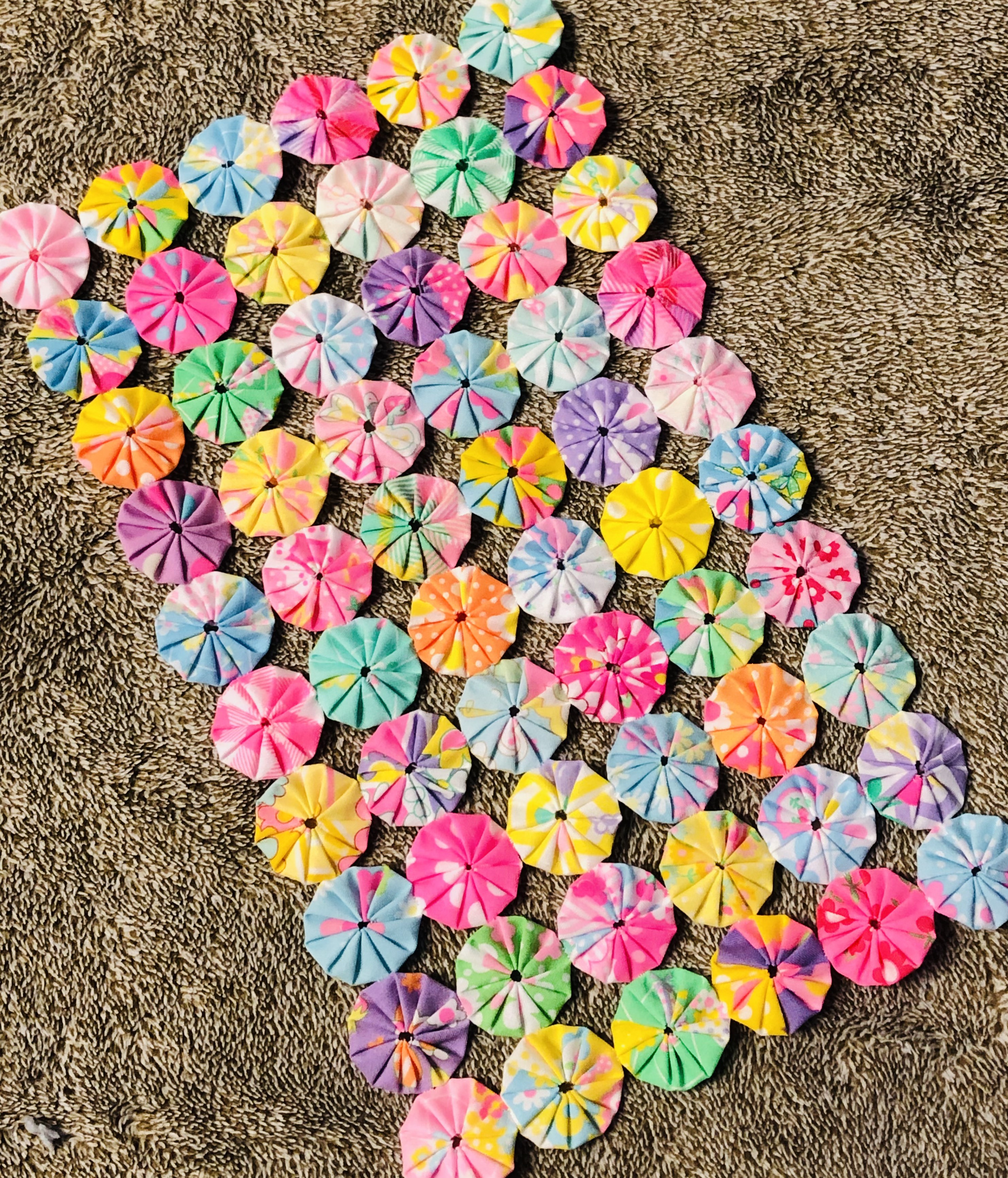 totu.rairai 受注販売　納期1〜3か月　ヨーヨーキルトカーテン