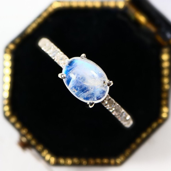 ロイヤルブルームーンストーン8×6mm ぷっくりカボション／〜職人技が 