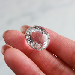 【１点もの】オーダー制／このルースでジュエリーを作ります～　19.75ct 天然ロッククリスタル〜水晶〜 1枚目の画像