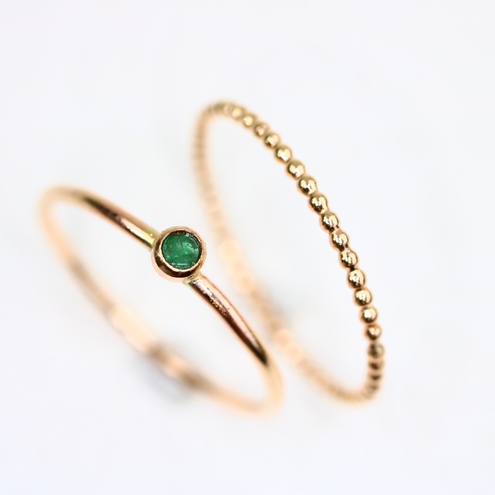 ≪14kgf≫ 2ｍｍ石　ベゼル　エメラルド　ストレートリング／ひっかかりのない覆輪留め　つけっぱなしOK