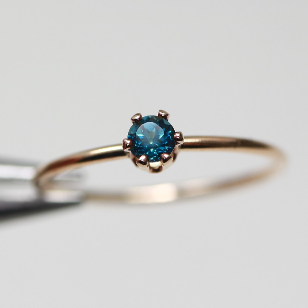 ≪14kgf≫ 3ｍｍ石（0.1ct）　ロンドンブルートパーズ　ストレートタイプ／アレルギー対応　存在感　天然石　指輪