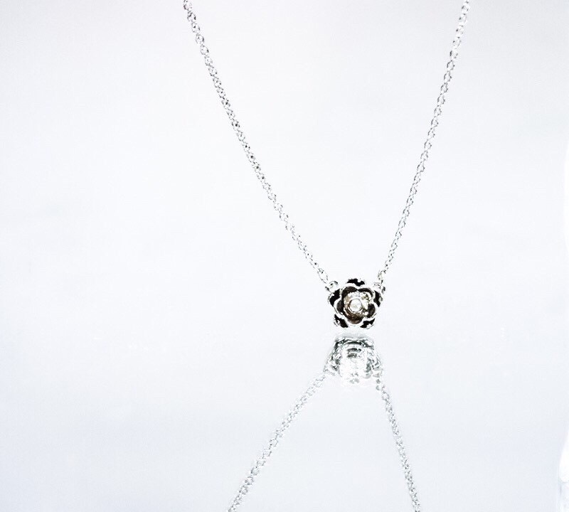 【creema限定】鑑定書付き 5枚花 ダイアモンド ネックレス／天然ダイアモンド