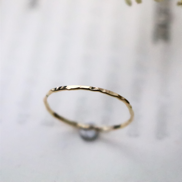 K10 超細流行錘紋戒指/精緻簡約戒指可疊戴小指戒指作為副戒指 第4張的照片
