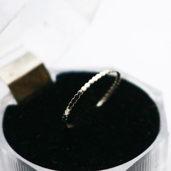 【925銀】1.2毫米寬，紋理方形/精緻簡約小指戒指 *可疊戴/Creema獨家款 第5張的照片