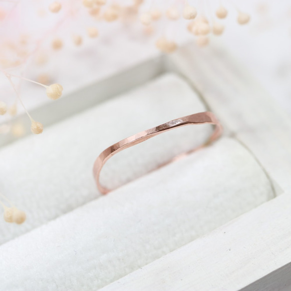 14kgf 1.2mm寬度的玫瑰金“多面波浪戒指” /小指戒指，簡潔細膩的戒指 第5張的照片