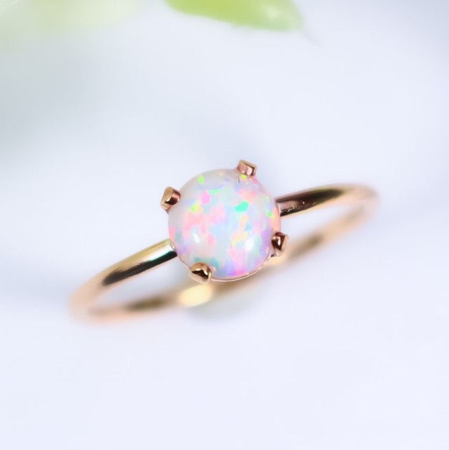 ホワイトオパール 6mm  天然石のリング／ぷっくりカボションカット＊1.3mm幅　10月誕生石