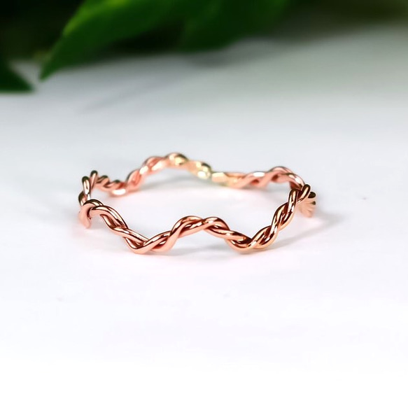 你可以把它留在♪ 14kgf Pink Gold [Round Twist] Wave Waviness Ring / Simp 第1張的照片