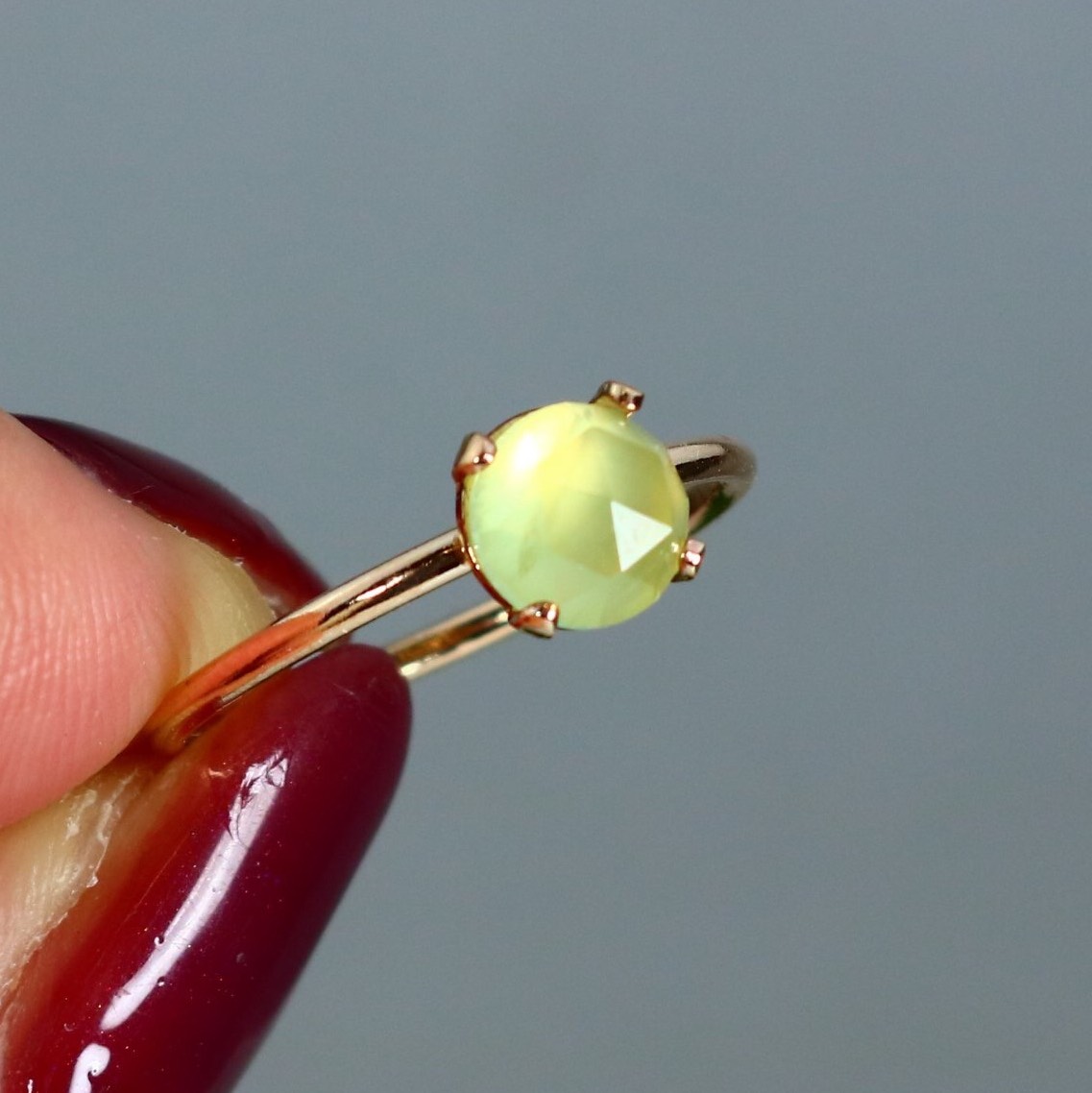 【ぶどう石】プレナイト　6mm  天然石リング／カボションカット＊1.3mm幅　瑞々しいマスカットのような宝石～