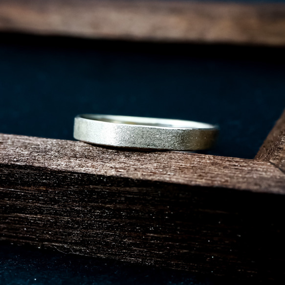 《 Silver 950》寬度3mm的柔軟磨砂銀戒指/內腳背舒適的戒指 第2張的照片