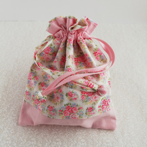 給食袋　コップ袋　リバーシブル・ピンクの花柄＆ギンガムチェック 3枚目の画像