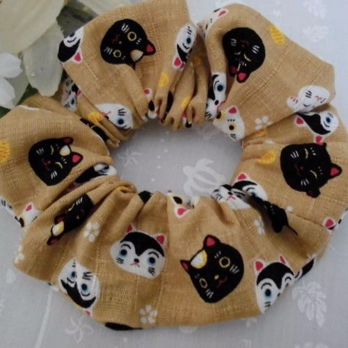 くりたん☆期間限定価格 】☆シュシュ☆ ○ 和柄 ○ 猫に小判 