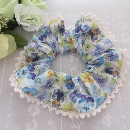 リバティ　ハンドメイド　シュシュ　シンクオブミー（リラックスモア） ☆リバティ☆シュシュ☆Think of Me☆シンクオブミー☆ブルー系