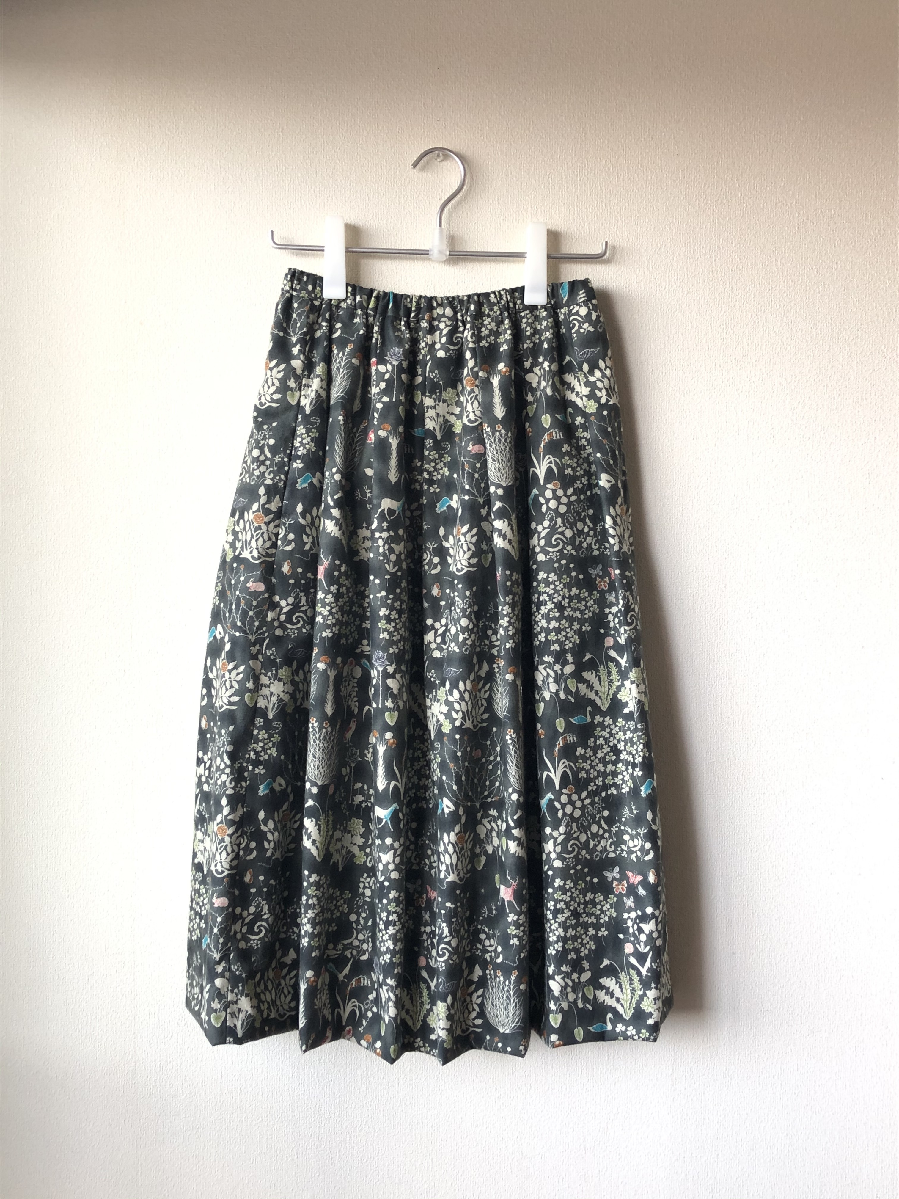 (受注制作）リバティ　起毛コットン　ヨシエ　タックスカート   フリーサイズ　　スモーキーネイビーのみ