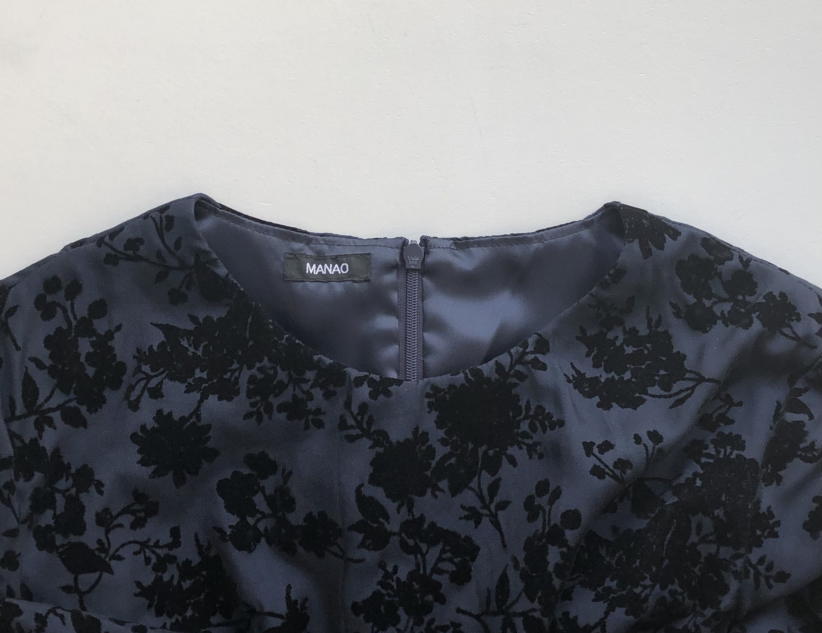 花柄フロッキーセミフレアーワンピース　ネイビー×ブラック　卒業式結婚式2次会に