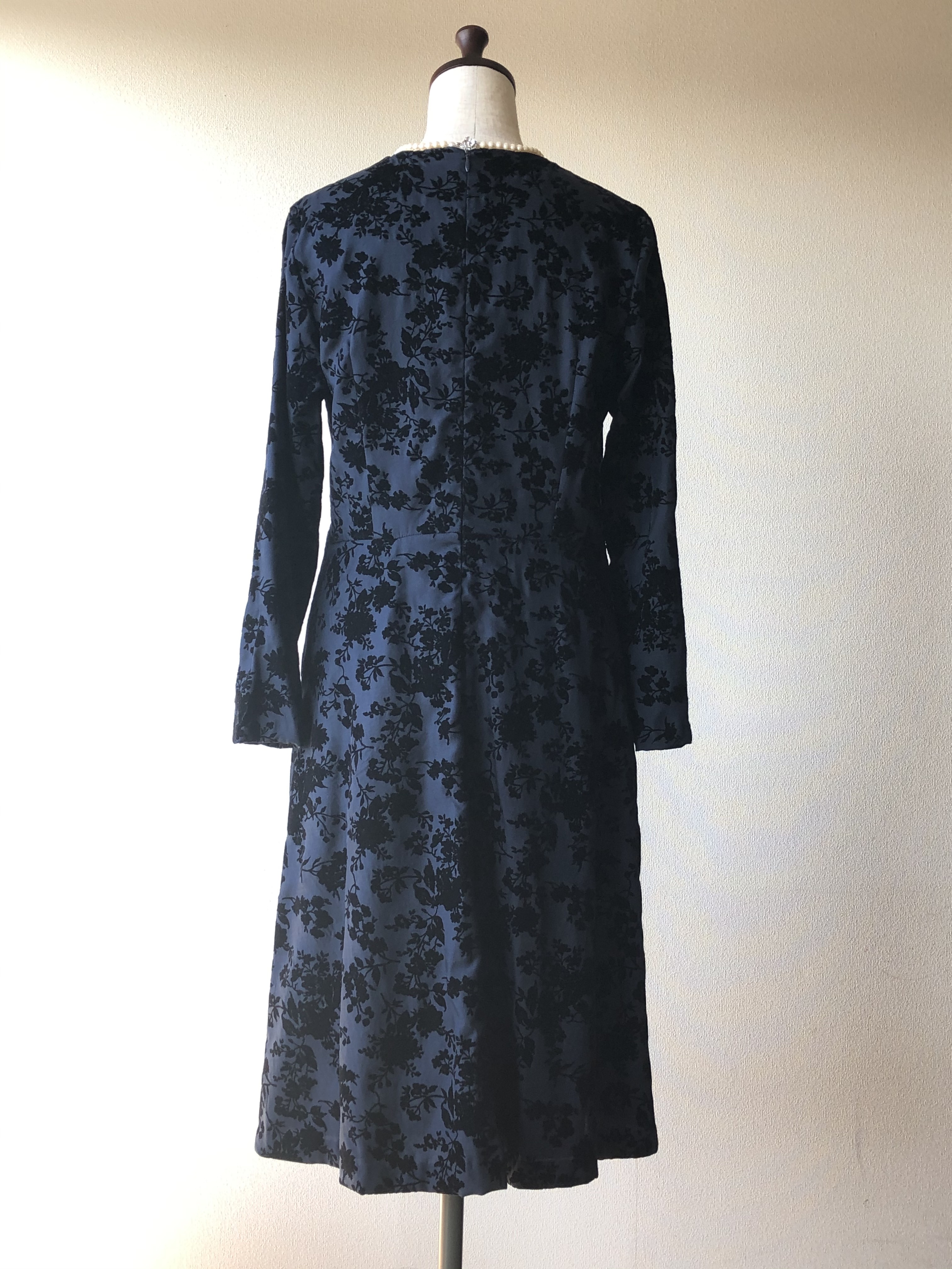 花柄フロッキーセミフレアーワンピース　ネイビー×ブラック　卒業式結婚式2次会に