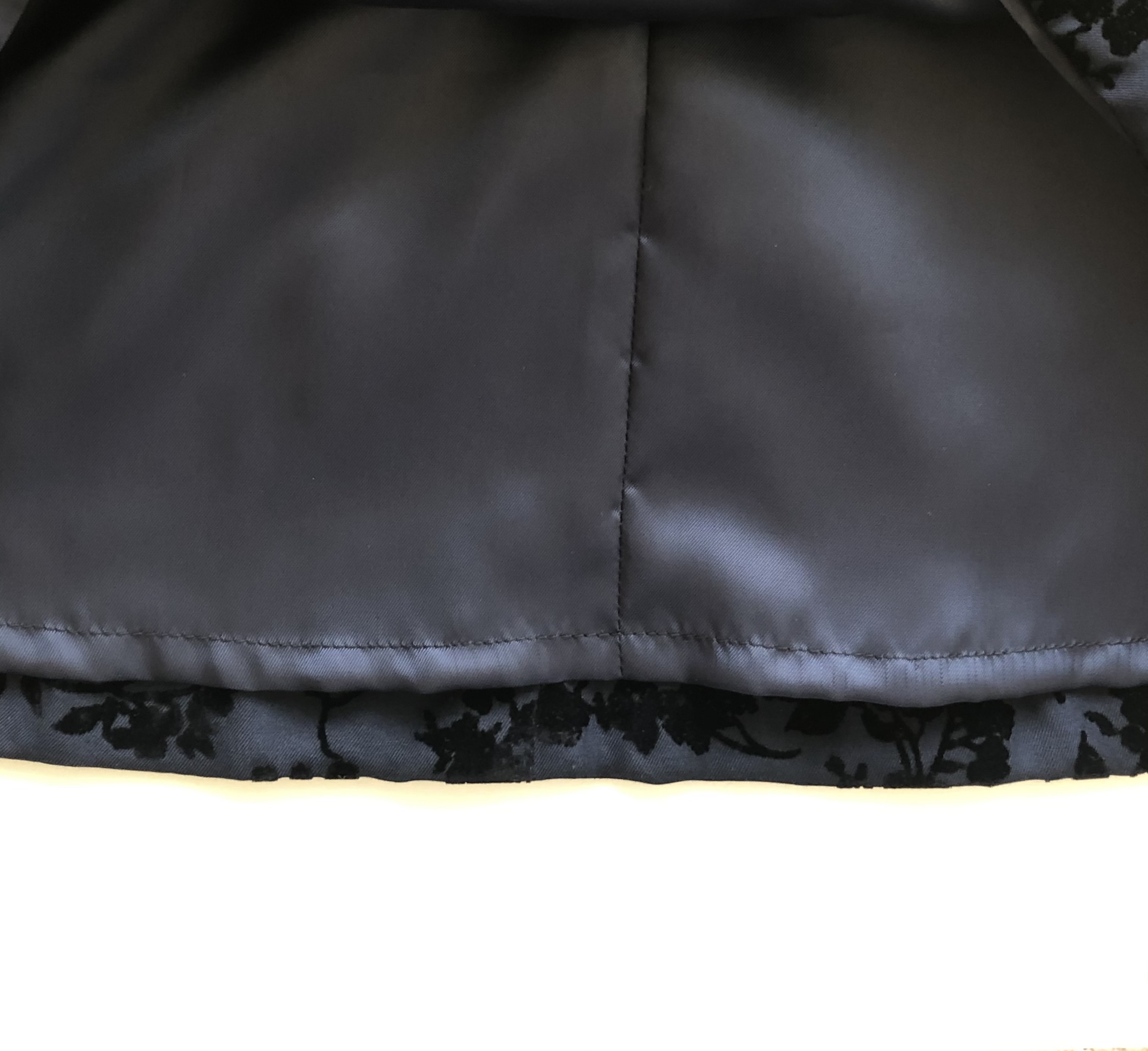 花柄フロッキーセミフレアーワンピース　ネイビー×ブラック　卒業式結婚式2次会に