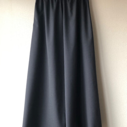 【ウール】ロングスカートのようなワイドパンツ     チャコールグレーに白ライン     Mサイズ 2枚目の画像
