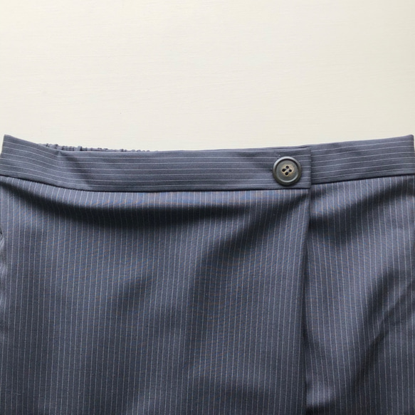 【ウール】ロングスカートのようなワイドパンツ     チャコールグレーに白ライン     Mサイズ 3枚目の画像