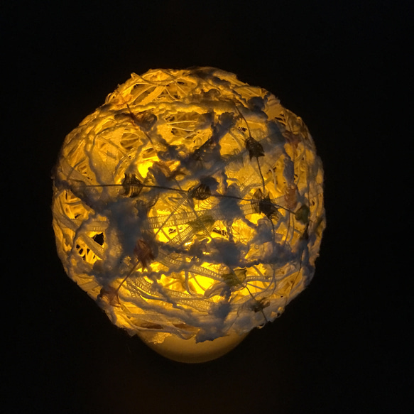 糸とリボンで織りなすきのこランプ　LEDキャンドルライト　リモコン付 4枚目の画像