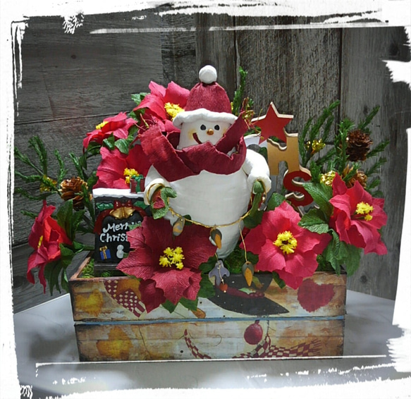 雪だるまサンタさん&ポインセチア　クリスマスフラワー　ペーパーフラワー　クレープペーパー　インテリア雑貨　オブジェ 1枚目の画像