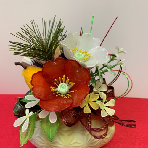 由加ページ　仏花　お正月飾り　和モダン　お供え花　仏花　赤椿　黄菊 由加ページ 仏花 お正月飾り 和モダン お供え花 仏花 赤椿 黄菊 由加様