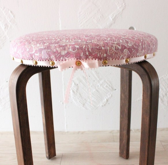 Liberty Print Stool（棕色）Jenny&#39;s Ribbons Pink 第1張的照片