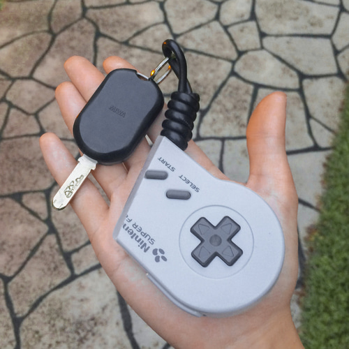 ゲームキューブ　コントローラー　ファミコン　キーホルダー ファミコンキーホルダー キーホルダー n_e.i 通販 6450832
