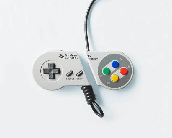 ゲームキューブ　コントローラー　ファミコン　キーホルダー キーホルダーサイズのゲームキューブコントローラーを実機が