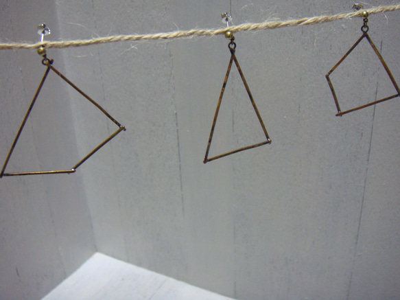 多角形ピアス 3枚目の画像