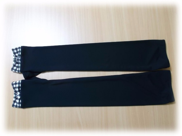 Mサイズ・リボンのアームカバー（UV、冷感）長め、ブラック×チェック 4枚目の画像