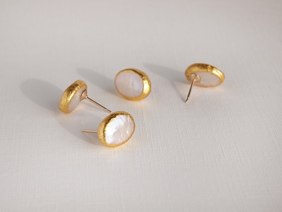 [ピアス]金箔パール／ classic oval pearl／受注生産 3枚目の画像