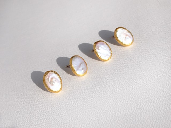 [ピアス]金箔パール／ classic oval pearl／受注生産 4枚目の画像