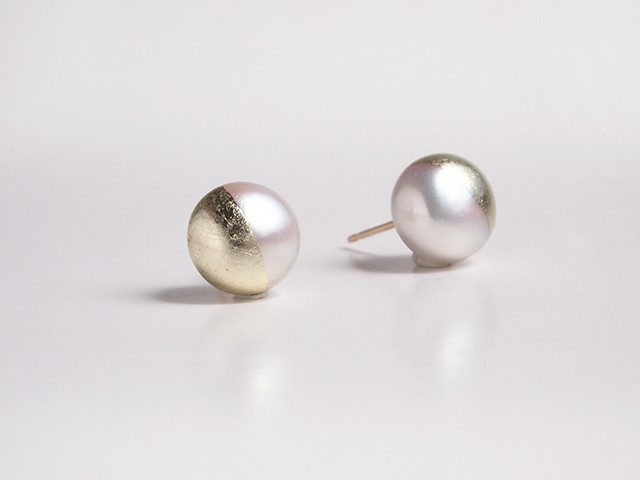 涼やかなパール　金箔パール[ピアス] シャンパンゴールド＆ホワイト 10mm 一粒スタッドピアス