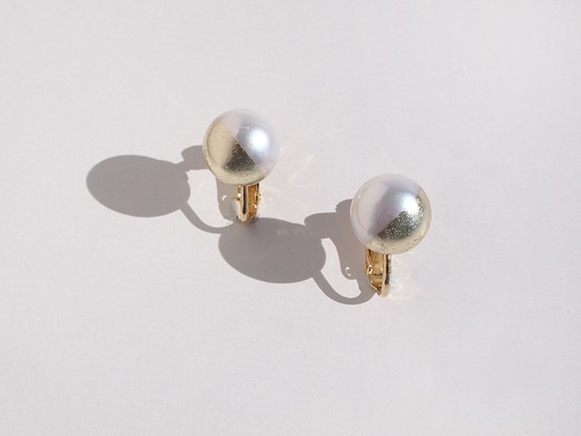 涼やかなパール　金箔パール[イヤリング] シャンパンゴールド＆ホワイト 10mm 一粒イヤリング
