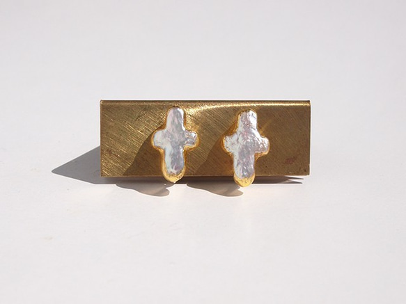 金箔パール[ピアス]  Small white cross  淡水パール  金箔  イヤリング 7枚目の画像