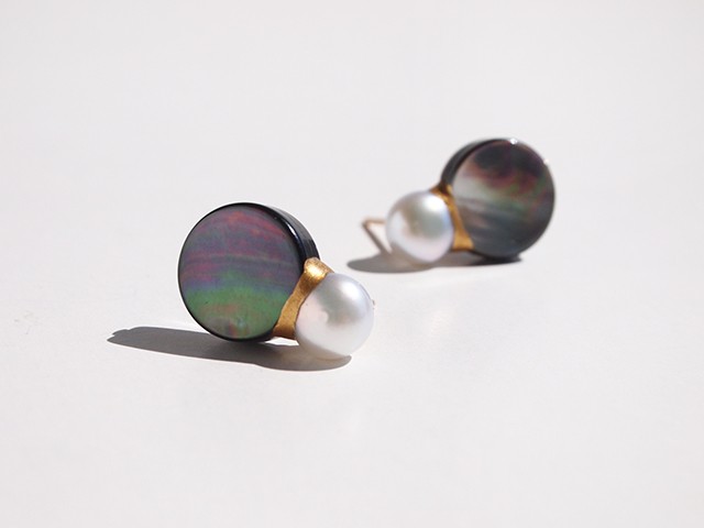 黒蝶貝とパールのピアス・イヤリング／black and white／金継ぎ