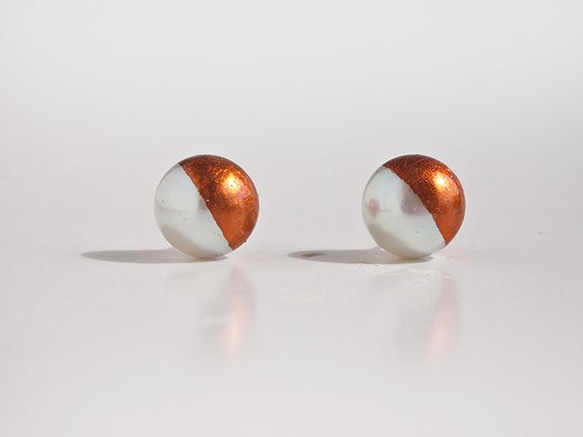 “新色”茜珍珠【穿孔耳環】| 橙棕白色淡水珍珠10mm | 第2張的照片